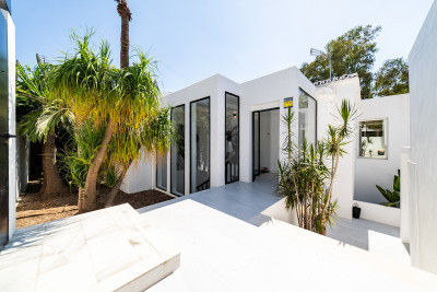 4 Bedroom Detached Villa in Nueva Andalucía - Image 4