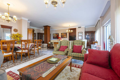 3 Bedroom Middle Floor Apartment in Nueva Andalucía - Image 1
