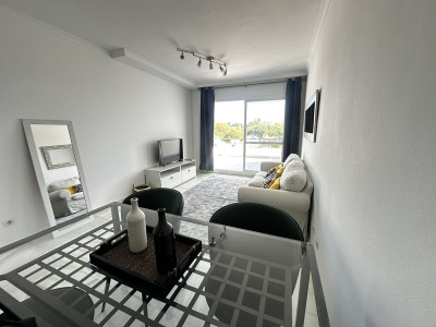 2 Bedroom Middle Floor Apartment in Nueva Andalucía - Image 2