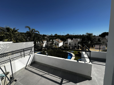 2 Bedroom Middle Floor Apartment in Nueva Andalucía - Image 5