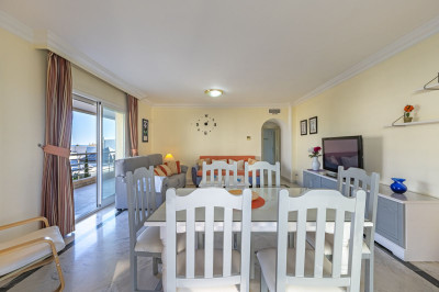 2 Bedroom Middle Floor Apartment in Puerto Banús - Image 4
