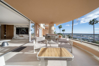 3 Bedroom Middle Floor Apartment in Nueva Andalucía - Image 4