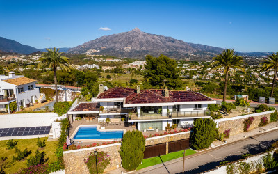 4 Bedroom Detached Villa in Nueva Andalucía - Image 1