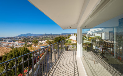 4 Bedroom Detached Villa in Nueva Andalucía - Image 3