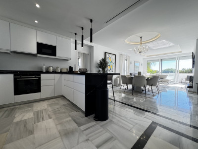 4 Bedroom Penthouse Duplex in Puerto Banús - Image 2