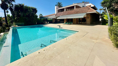 7 Bedroom Detached Villa in Nueva Andalucía - Image 1
