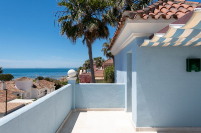 6 Bedroom Detached Villa in Puerto Banús - Image 2