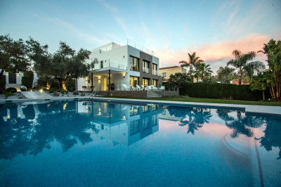 5 Bedroom Detached Villa in Nueva Andalucía - Image 3