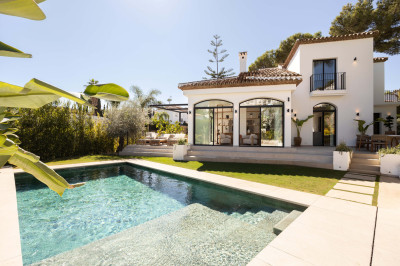 4 Bedroom Detached Villa in Nueva Andalucía - Image 2