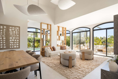 4 Bedroom Detached Villa in Nueva Andalucía - Image 3