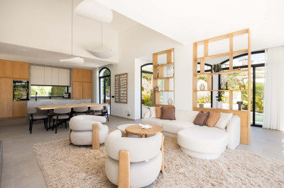 4 Bedroom Detached Villa in Nueva Andalucía - Image 4