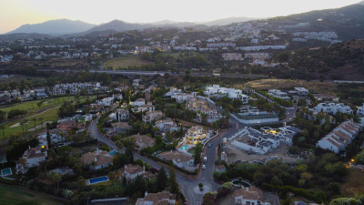 6 Bedroom Detached Villa in Nueva Andalucía - Image 3
