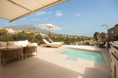 3 Bedroom Middle Floor Apartment in Nueva Andalucía - Image 1