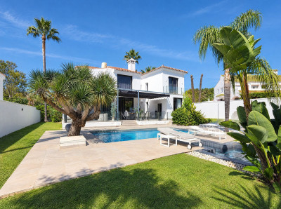 4 Bedroom Detached Villa in Nueva Andalucía - Image 1