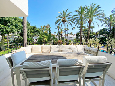 3 Bedroom Middle Floor Apartment in Puerto Banús - Image 2
