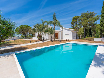 5 Bedroom Detached Villa in El Madroñal - Image 1