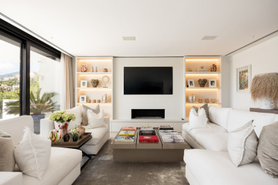 4 Bedroom Detached Villa in Nueva Andalucía - Image 3