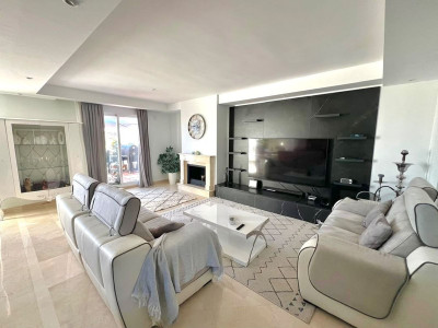 3 Bedroom Middle Floor Apartment in Nueva Andalucía - Image 1