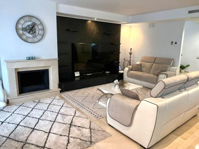 3 Bedroom Middle Floor Apartment in Nueva Andalucía - Image 2