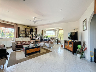 4 Bedroom Detached Villa in Nueva Andalucía - Image 1