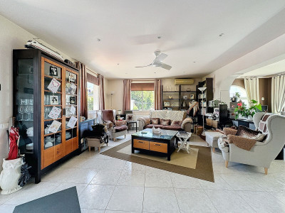 4 Bedroom Detached Villa in Nueva Andalucía - Image 2