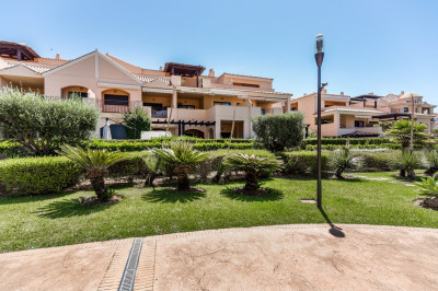 2 Bedroom Middle Floor Apartment in Puerto Banús - Image 2