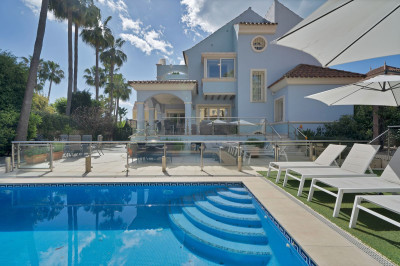 7 Bedroom Semi-Detached House in Puerto Banús - Image 5