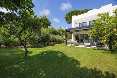 3 Bedroom Semi-Detached House in Nueva Andalucía - Image 1