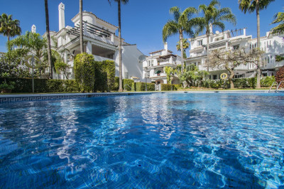 3 Bedroom Middle Floor Apartment in Nueva Andalucía - Image 1