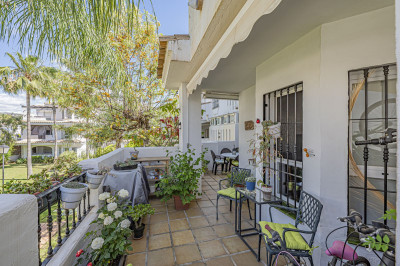 3 Bedroom Middle Floor Apartment in Nueva Andalucía - Image 2