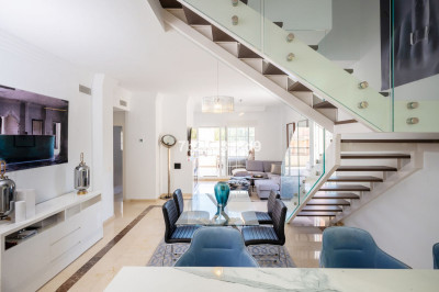 3 Bedroom Penthouse in Nueva Andalucía - Image 1