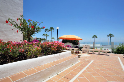 2 Bedroom Middle Floor Apartment in Puerto Banús - Image 3