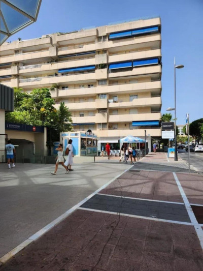 2 Bedroom Middle Floor Apartment in Puerto Banús - Image 1