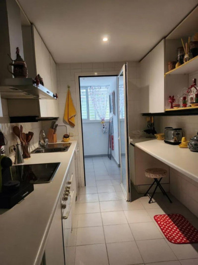 2 Bedroom Middle Floor Apartment in Puerto Banús - Image 5