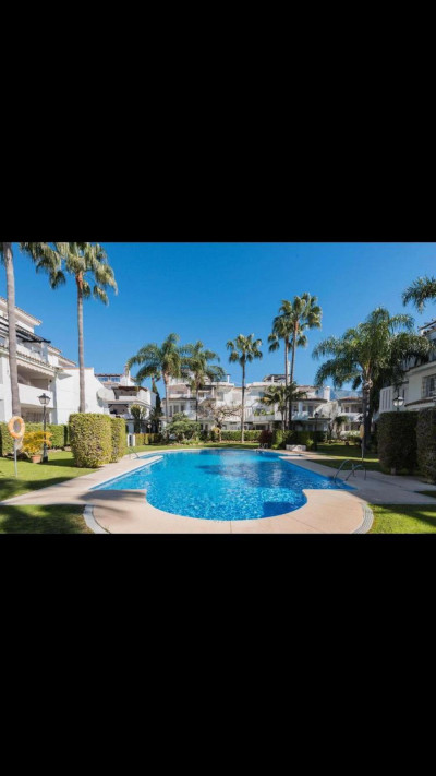 2 Bedroom Middle Floor Apartment in Nueva Andalucía - Image 5