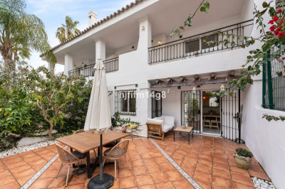 4 Bedroom Townhouse in Nueva Andalucía - Image 2