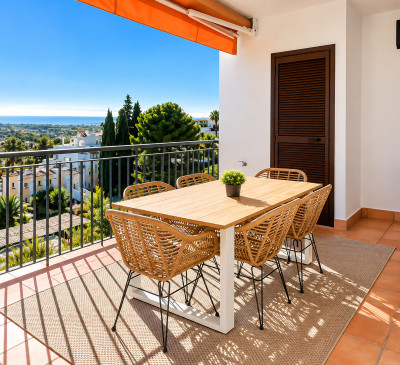 2 Bedroom Middle Floor Apartment in La Quinta - Image 1