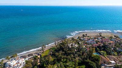 2 Bedroom Ground Floor Apartment in Puerto Banús - Image 3
