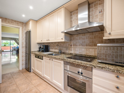 2 Bedroom Ground Floor Apartment in Puerto Banús - Image 4