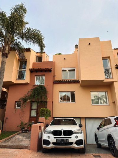 3 Bedroom Townhouse in Nueva Andalucía - Image 4