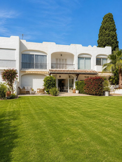 3 Bedroom Townhouse in Nueva Andalucía - Image 1