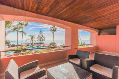 2 Bedroom Middle Floor Apartment in Puerto Banús - Image 3