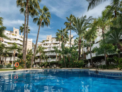 2 Bedroom Middle Floor Apartment in Nueva Andalucía - Image 1