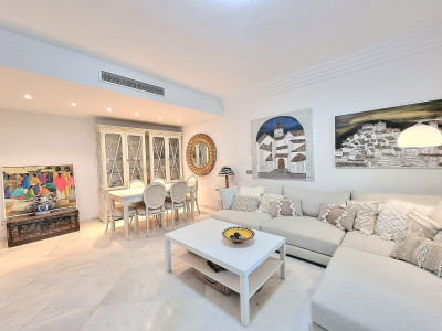 2 Bedroom Middle Floor Apartment in Nueva Andalucía - Image 3