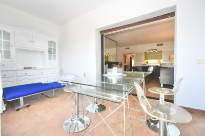 1 Bedroom Middle Floor Apartment in Puerto Banús - Image 3