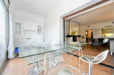 1 Bedroom Middle Floor Apartment in Puerto Banús - Image 4