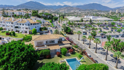 8 Bedroom Detached Villa in Nueva Andalucía