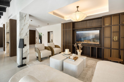 5 Bedroom Detached Villa in Nueva Andalucía - Image 2