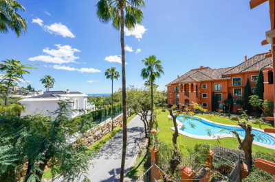 2 Bedroom Middle Floor Apartment in La Quinta - Image 1