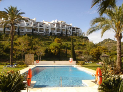 2 Bedroom Middle Floor Apartment in La Quinta - Image 3